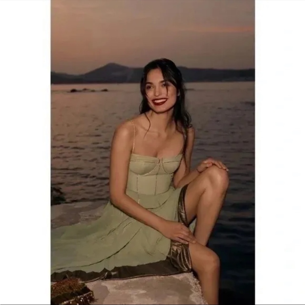 Anthropologie VERB BY PALLAVI SINGHEE
Green Polyester Pleated Spaghetti Dress